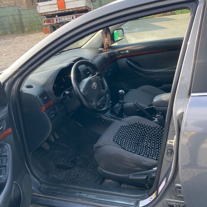 vand sau schimb Toyota avensis
