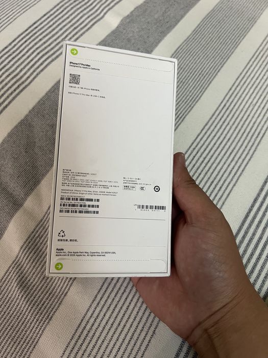 Iphone 17 pro max Silver pachka