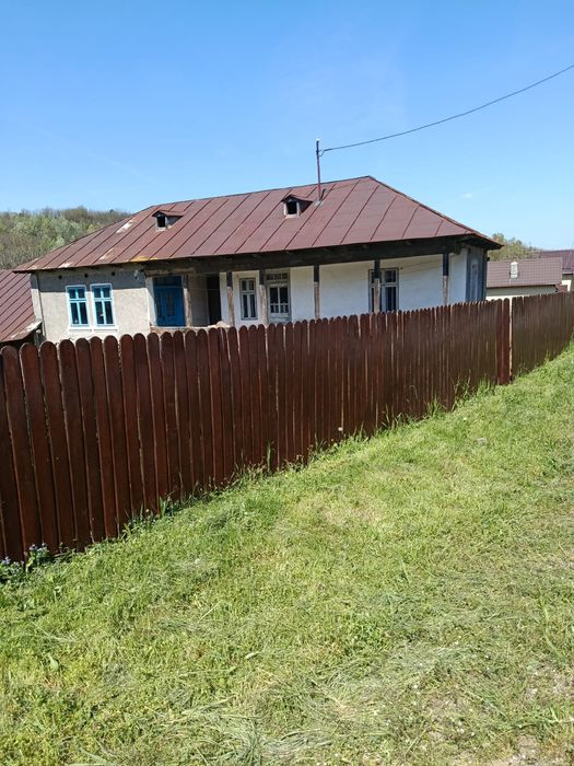 Vând casă cu teren1750mp com Gușoeni