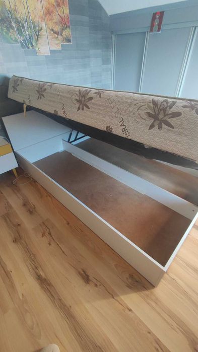 Спалня с матрак 140/200