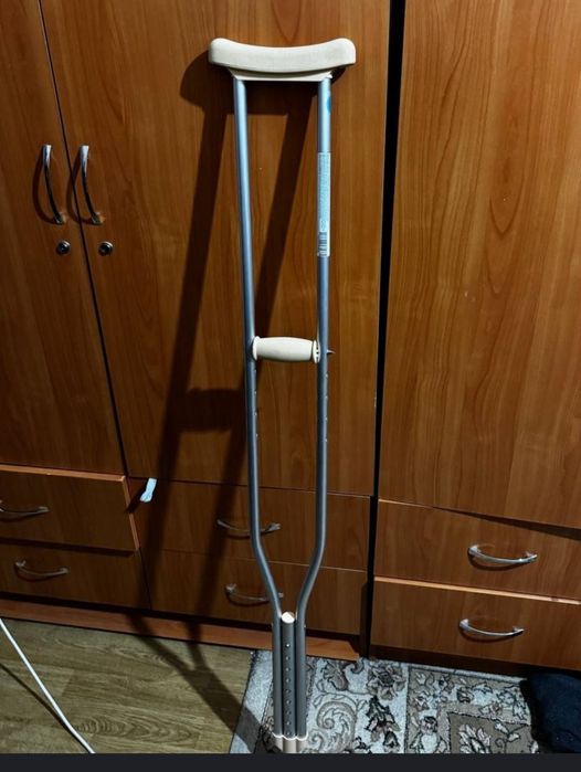 Костыль. Балдақ. Таяқ.