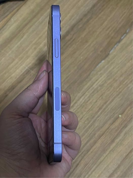 Iphone 12 o’zi batariya 78% xotira 64 Gb karobka dokument bor