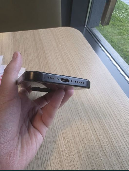 Iphone 16 pro 128 gb 90% baterie