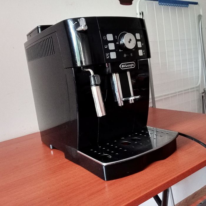 Cafetieră DeLonghi magnifica S