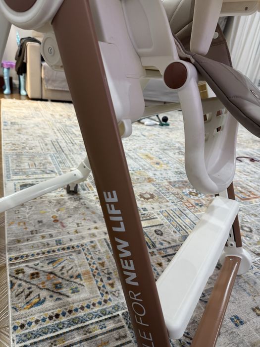 Стулчик для кормления HB