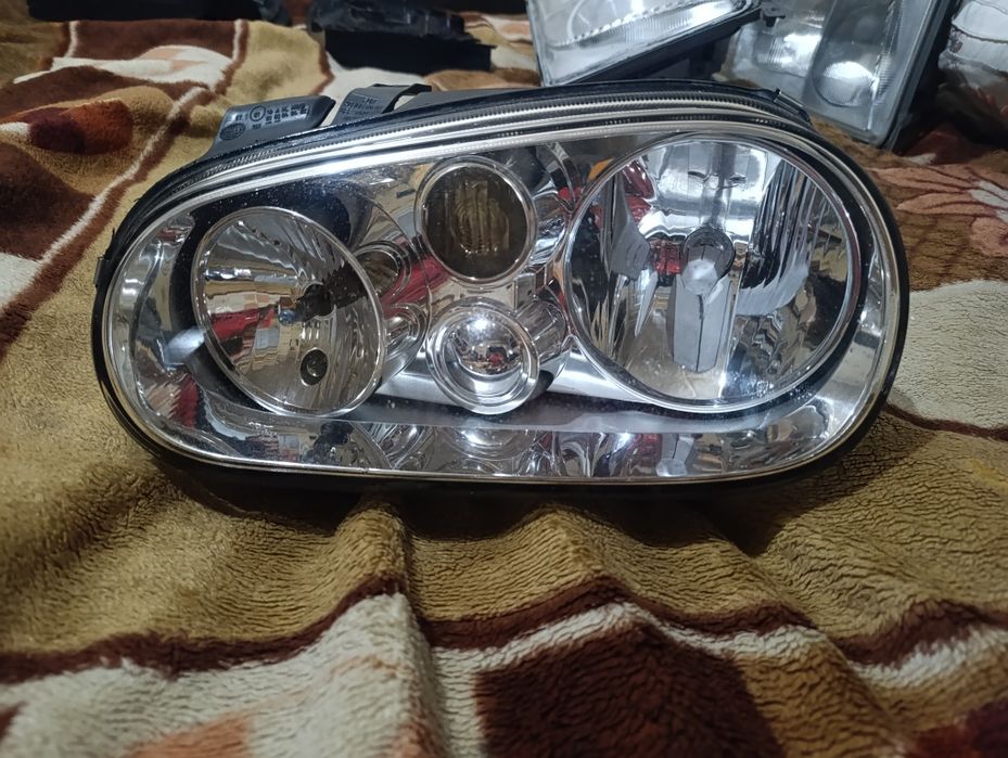 Фара на Фольксваген гольф 4