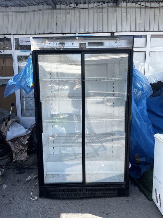 Витриный холодильник