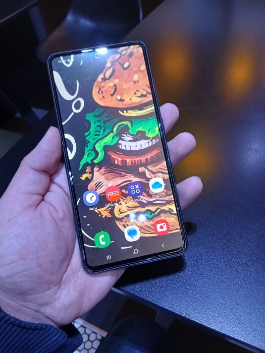 В продаже Самсунг А52.