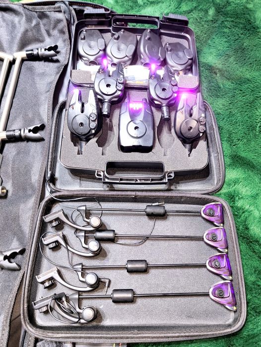 Rod Pod Dayko Compact Pod Argintiu / Negru + 4 avertizori + statie Fox