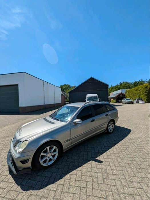 MERCEDES-BENZ C-Class 2004 — imagine 2