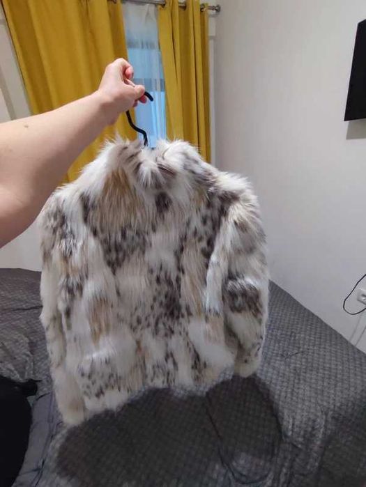 Palton scurt Zara, blana artificiala mărimea S( 40-42 in realitate)