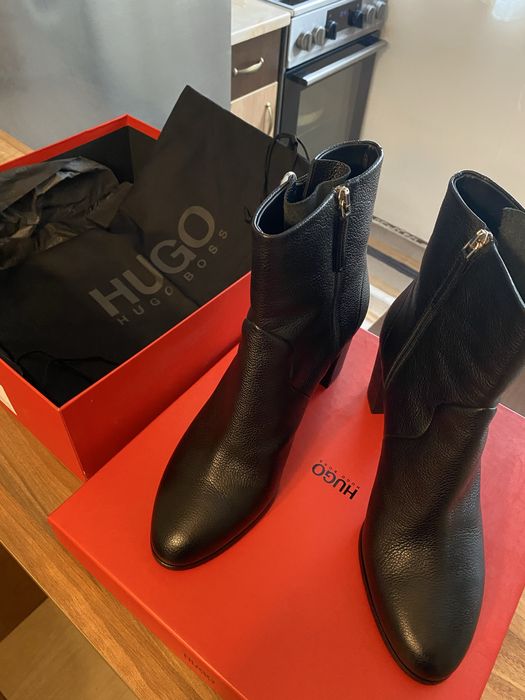 Нови Hugo Boss купени от Answear