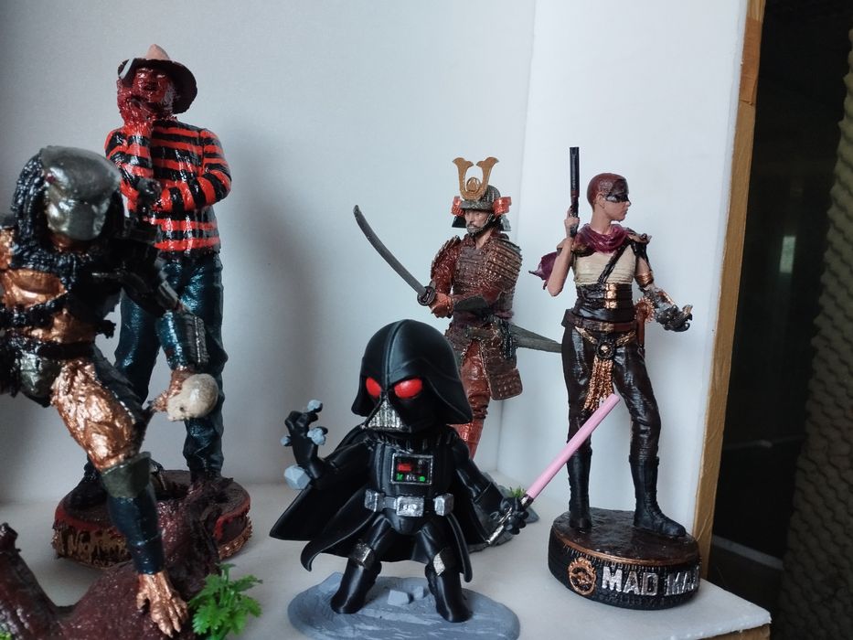 Фигурки на герои от филми (И по поръчка)