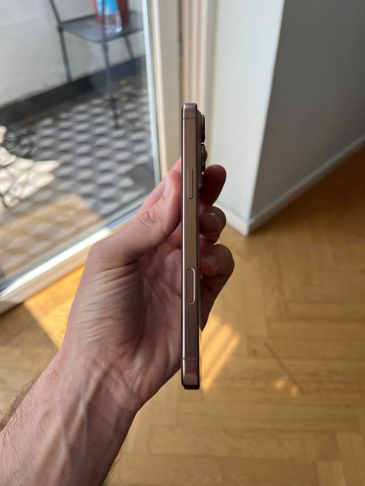 iPhone 16 PRO MAX 256 GB (INCA IN GARANTIE) culoare auriu (DESSERT TITANIUM)