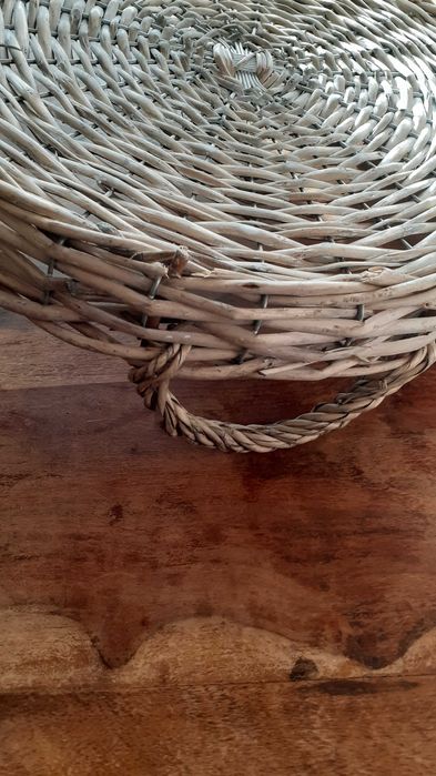 плетен поднос антикварен, дръжки от естествен бамбук за сервиране