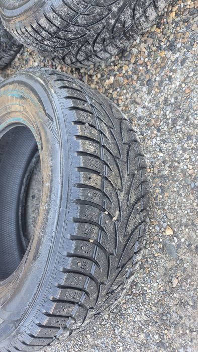 Продам зимнюю резину 265/65R17