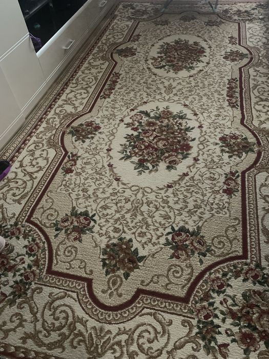 Продам ковер в зал