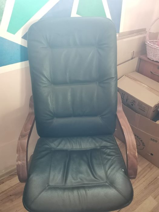 Офисное кресло кожаное