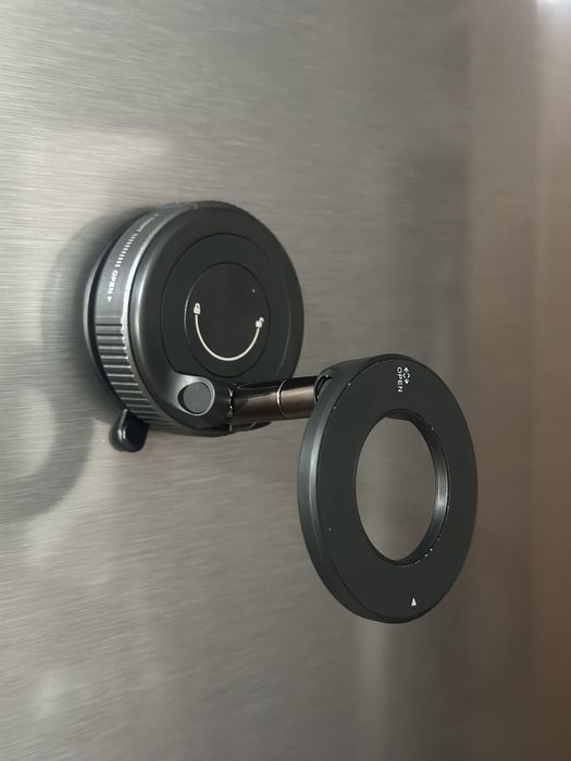 Suport magnetic pentru telefon