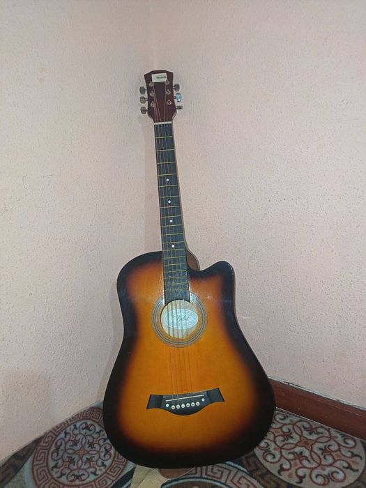 Gitara orginal yangi garantiyasi bor