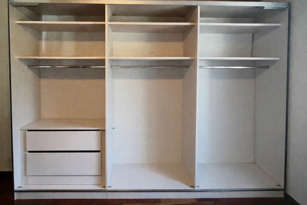 Dressing/Dulap 280/221/64 cm 3 usi culisante sticla alba si oglinda