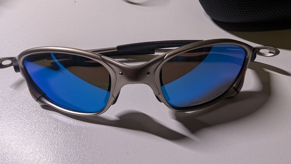 Очки солнцезащитные