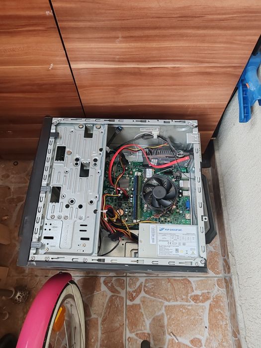 Vând schimb 2  Unități PC: 1x Intel i7 t & 1x de birou slim