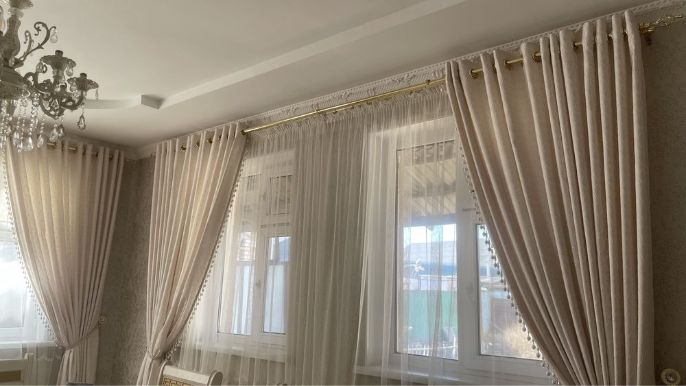 Мебель и люстры стол стулья