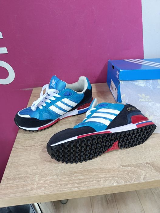 Продам новые кроссовки