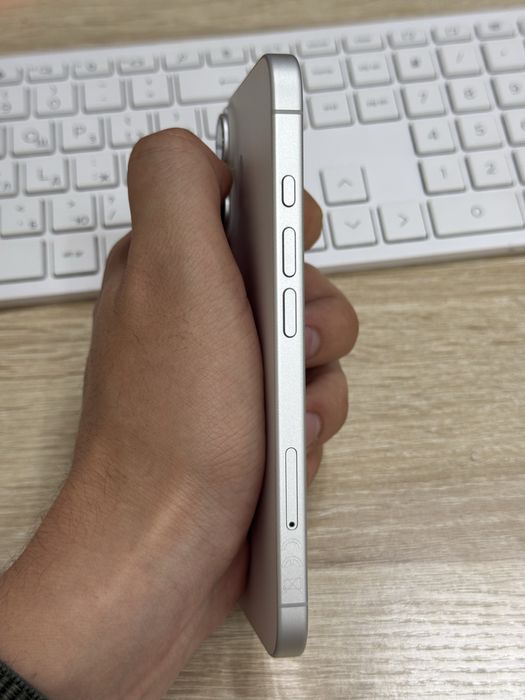 iPhone 16 128 ГБ Белый / АКБ 100% / чек / коробка