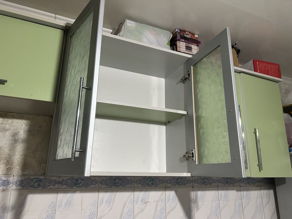 Кухонный гарнитур и духовка