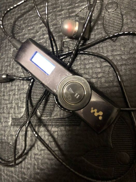 Assalom alekum Mp3 player Sotiladi Sony Walkman