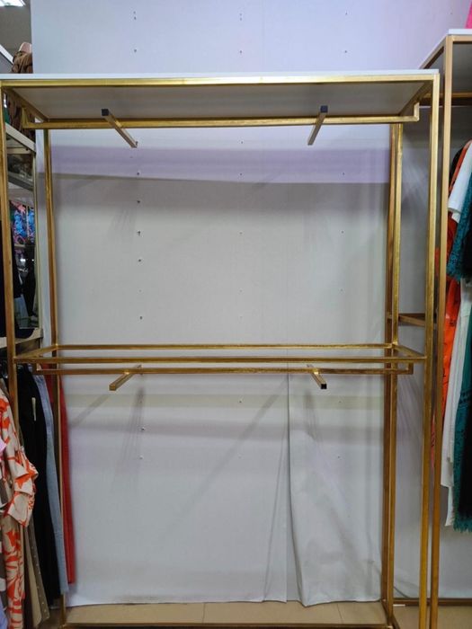 Продаются ветрины для одежды
