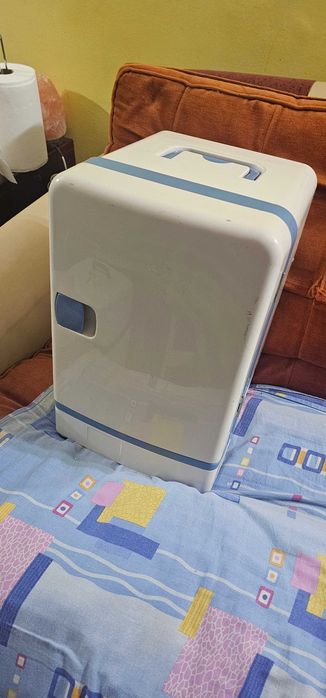 minifrigider portabil auto/casa 12v 220v