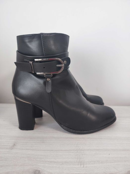 Черни високи боти