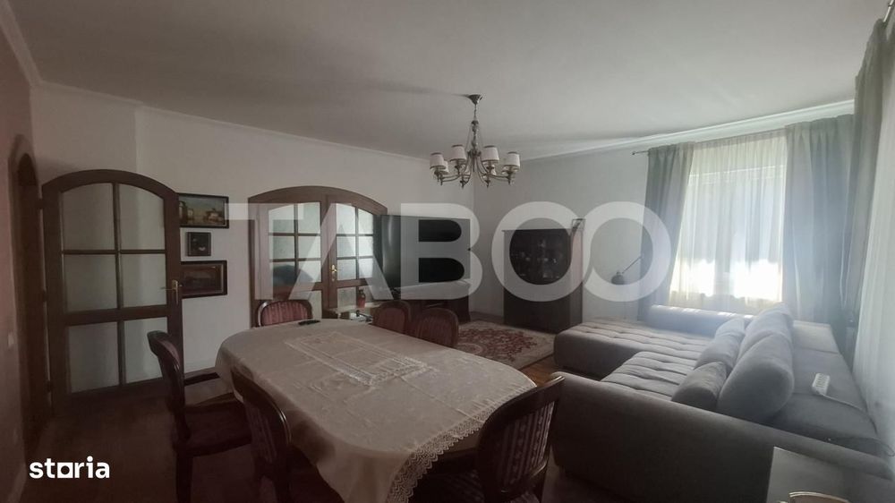 Apartament 4 camere 155 mp 2 balcoane garaj inchis Central Sibiu — fotografia 1