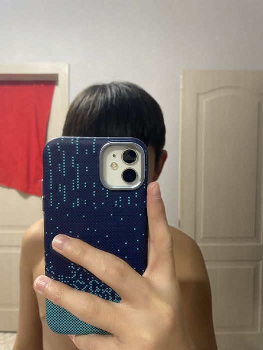 Iphone 11 white.