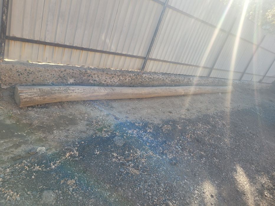 Столб деревянный