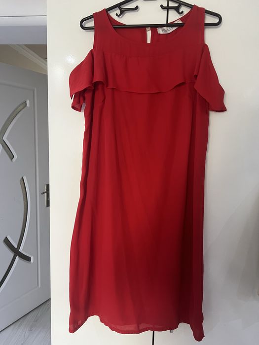 Червена рокля……..