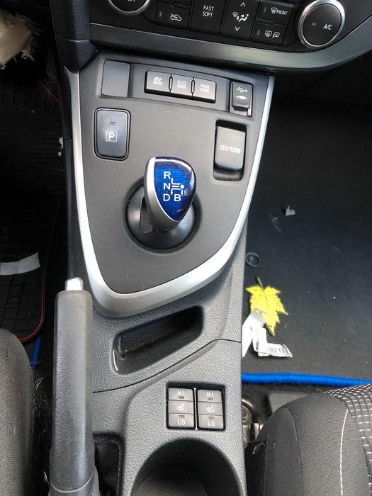 Dezmembrari piese Toyota Auris 1.8 Benzina/Hybrid 2014