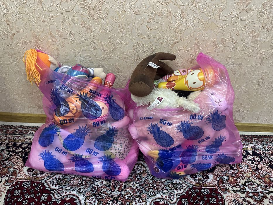 Два мешка мягких игрушек