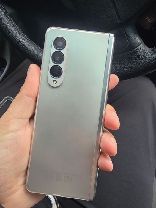 Samsung Z Fold 3
