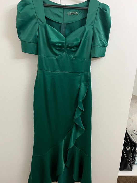 Платье изумрудного цвета