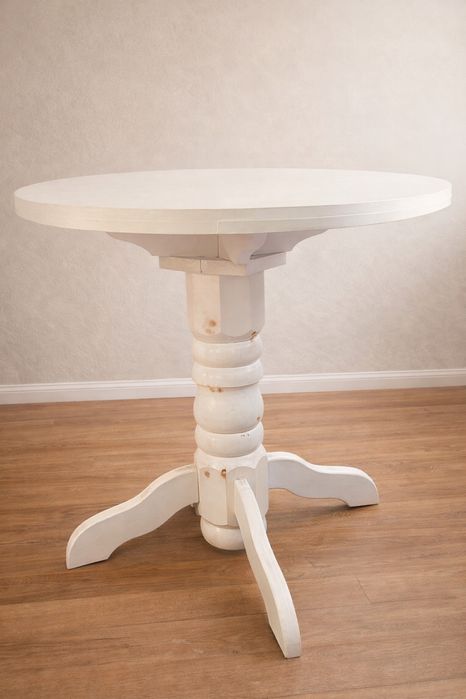 Стол устойчивый круглый