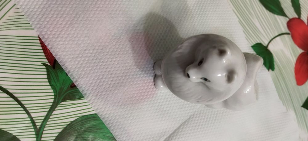 Фарфоровые статуэтки Птичка и Лисица.