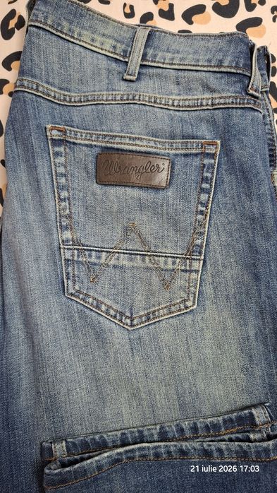 Blugi WRANGLER, Originali, modelul GREENSBORO, măsura W36L32,albaștri