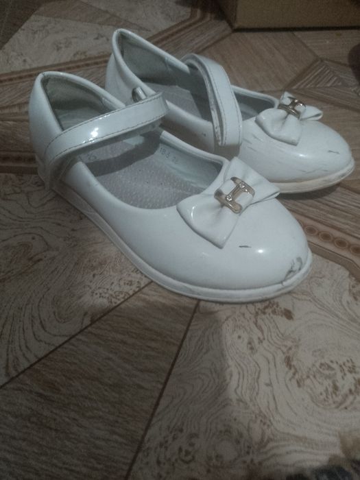 Продам туфли для девочки
