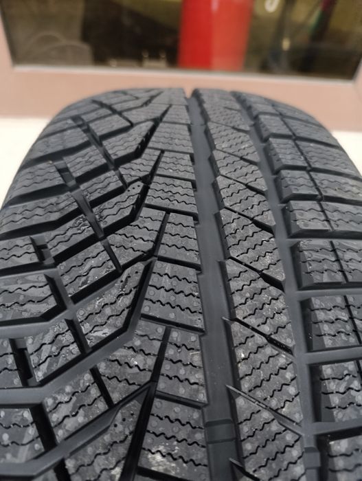 Зимни гуми SAILUN 225/45/17 dot 2025,Борд.