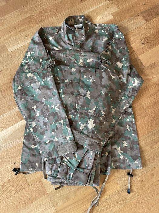 Costum combat nou