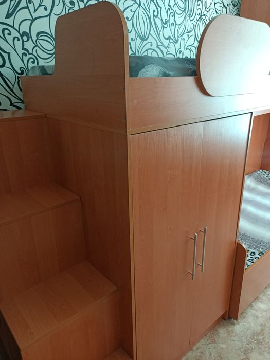 Кровать двухъярусная детская.